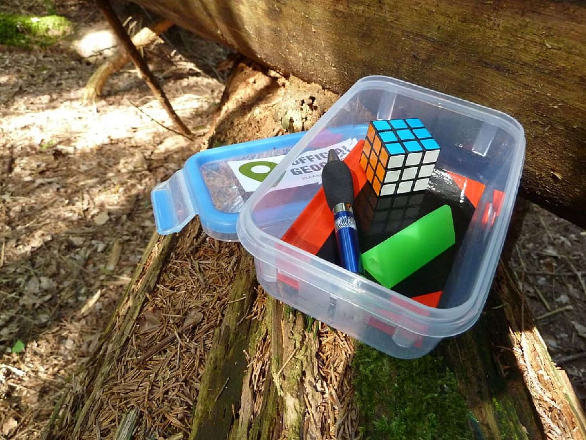 geocache-geocaching-cache-small