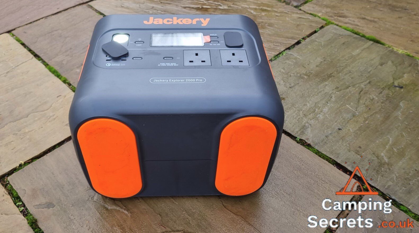 Jackery 2000 Pro Review underside