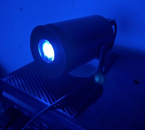 Einyoumily projector in use 2