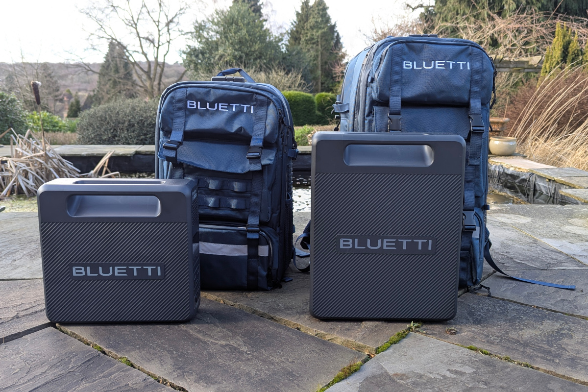 two different sized bluetti backpacks in blue side by side with their respective grey coloured power station in front to show the size difference.