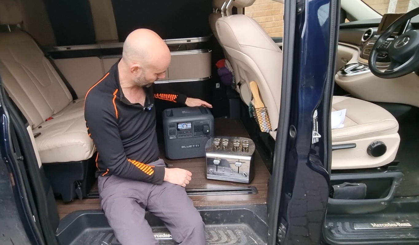Bluetti Elite 200 V2 in campervan