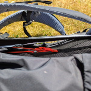 an displaying the gap between the backpack and the rear mesh that the framework provides in order to keep your back dry on the trail